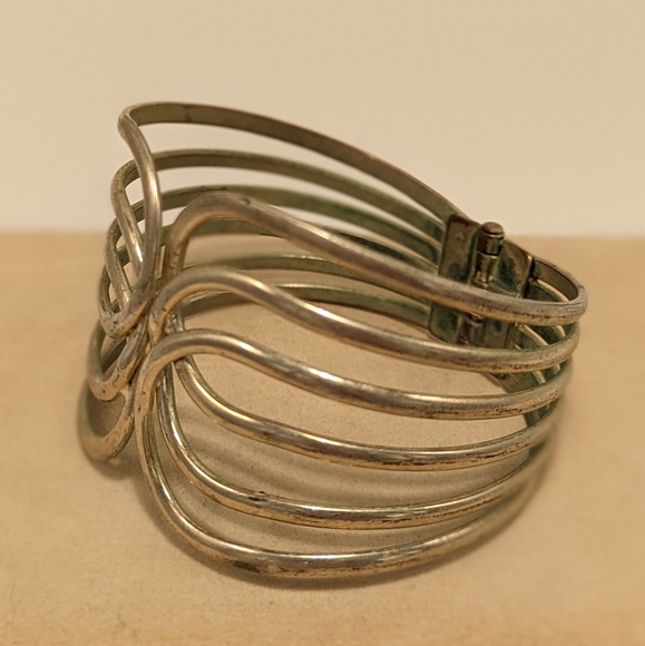 Vintage Silver Tone Hinge Cuff - Picture 5 of 5